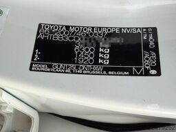 TOYOTA Hilux 2,4D Double Cab Comfort 4x4 Hardtop Autom.