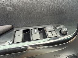 TOYOTA Hilux 2,4D Double Cab Comfort 4x4 Hardtop Autom.
