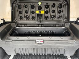 TOYOTA Hilux 2,4D Double Cab Comfort 4x4 Hardtop Autom.