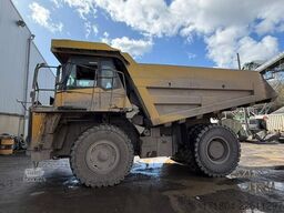 Komatsu HD325-7