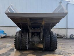 Komatsu HD325-7