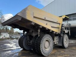 Komatsu HD325-7