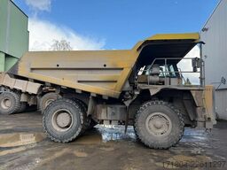 Komatsu HD325-7