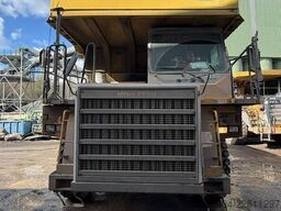 Komatsu HD325-7