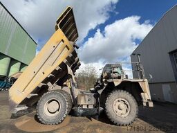 Komatsu HD325-7