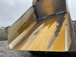 Komatsu HD325-7