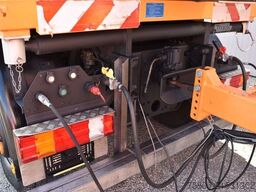 UNIMOG U400 inkl. Böschungsmäher/Anhänger