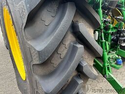 John Deere 6210R