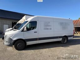 Mercedes-Benz Sprinter 516 CDI Van with Tail Lift and Tachograph