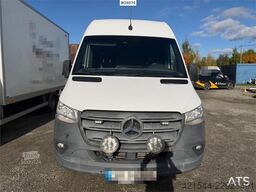 Mercedes-Benz Sprinter 516 CDI Van with Tail Lift and Tachograph
