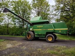 John Deere 2266