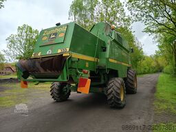 John Deere 2266