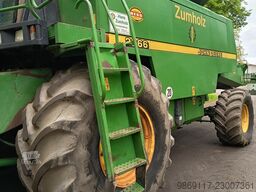 John Deere 2266