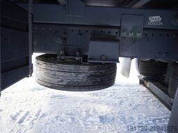 DAF LF 12.210 18-pallet container with tail