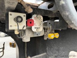 Broshuis 3 axle Low-loader semi-trailer with 2 extensions –