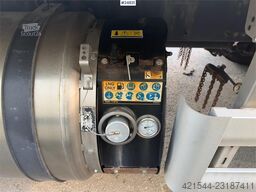 Volvo FM420 6x2 Box truck with refrigerated/freezer unit