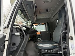 Volvo FM410 8X4 Kipper mit Kran HIAB 244-5