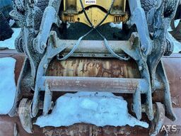 Volvo L50 Wheel Loader with Bucket and Pallet Forks