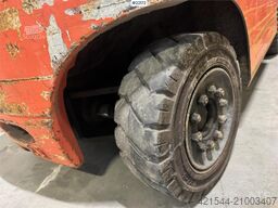 Toyota FBMF20 electric forklift with defective battery.