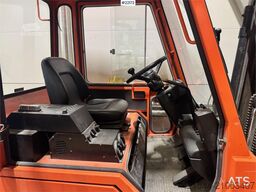 Toyota FBMF20 electric forklift with defective battery.