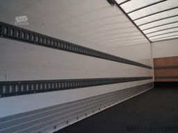 RENAULT D 240 / 4x2 / KONTENER / 7,7 M / WINDA DHOLLANDI