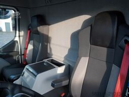 RENAULT D 240 / 4x2 / KONTENER / 7,7 M / WINDA DHOLLANDI