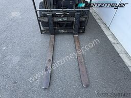 Nissan Gabelstapler 2,5 t. Gas mit Kabine und Heizung
