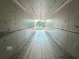 SCHMITZ CARGOBULL SKO 24 THERMO KING SLX 200 ONLY 3645 ENGINE HOUR