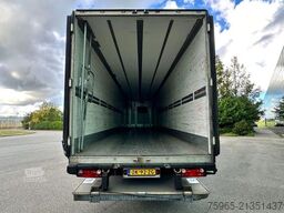 SCHMITZ CARGOBULL SKO 24 THERMO KING SLX 200 ONLY 3645 ENGINE HOUR