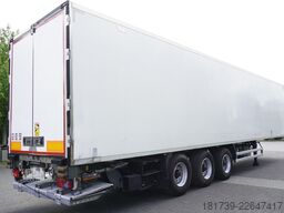 Lamberet refrigerated semi-trailer / Carrier