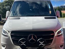 Mercedes-Benz Sprinter 519 w/ 16+1 seats and 3 wheelchair users