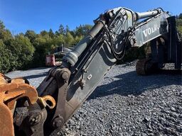 Volvo EC700C Tracked Excavator – Digging Bucket and Soos