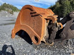 Volvo EC700C Tracked Excavator – Digging Bucket and Soos