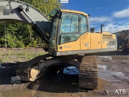Volvo EC240CL Tracked Excavator – Digging Bucket