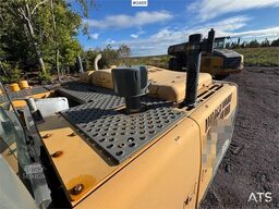 Volvo EC240CL Tracked Excavator – Digging Bucket