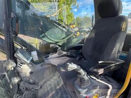 Volvo EC240CL Tracked Excavator – Digging Bucket