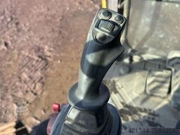 Volvo EC240CL Tracked Excavator – Digging Bucket