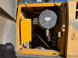Volvo EC240CL Tracked Excavator – Digging Bucket
