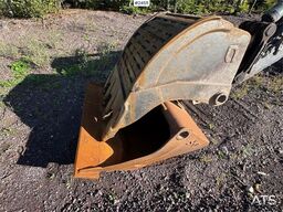 Volvo EC240CL Tracked Excavator – Digging Bucket