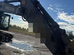 Volvo EC240CL Tracked Excavator – Digging Bucket