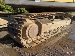 Volvo EC240CL Tracked Excavator – Digging Bucket