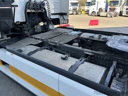 Volvo FM 370 Globetrotter / 827 dkm / 2 Tanks / Full ...