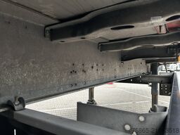 Schmitz Cargobull SCB S3B / Box / 2x Lift axle / Disk Brakes / AP...