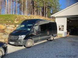 Mercedes-Benz Sprinter 519 CDI 4x2 minibus – 17 seats and approv