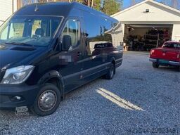 Mercedes-Benz Sprinter 519 CDI 4x2 minibus – 17 seats and approv