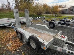 Brian James Trailers P-Draw 2400 Trailer with loading ramps