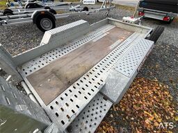 Brian James Trailers P-Draw 2400 Trailer with loading ramps