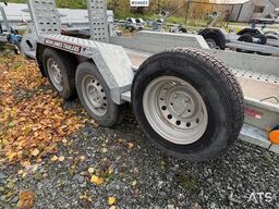 Brian James Trailers P-Draw 2400 Trailer with loading ramps
