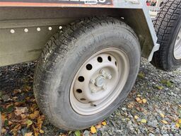 Brian James Trailers P-Draw 2400 Trailer with loading ramps