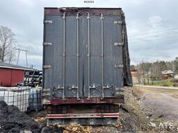 Tyllis wood chip trailer with hydraulic roof.